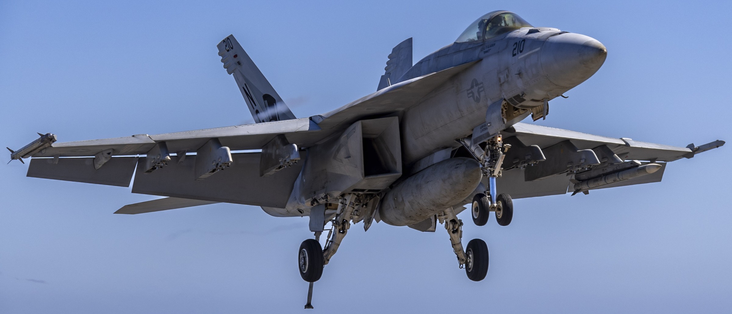 vfa-14 tophatters strike fighter squadron f/a-18e super hornet cvn-72 uss abraham lincoln cvw-9 2025 113