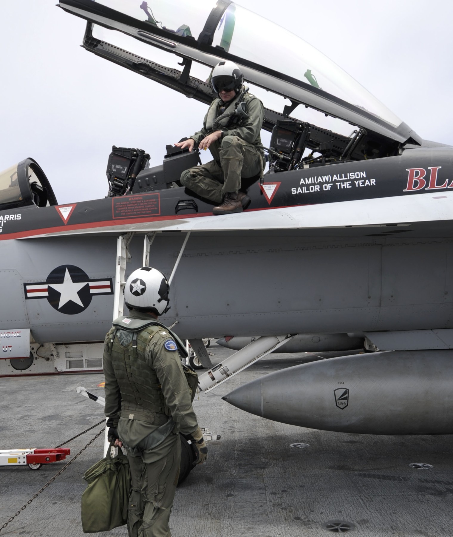 vfa-154 black knights f/a-18f super hornet strike fighter squadron navy cvw-11 uss nimitz cvn-68 cockpit 157