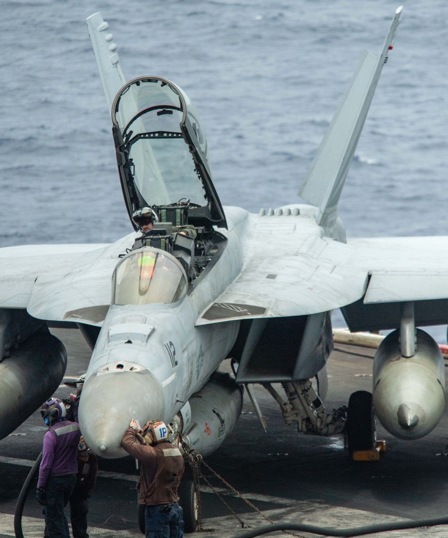 vfa-154 black knights f/a-18f super hornet strike fighter squadron navy cvw-11 uss theodore roosevelt cvn-71 196