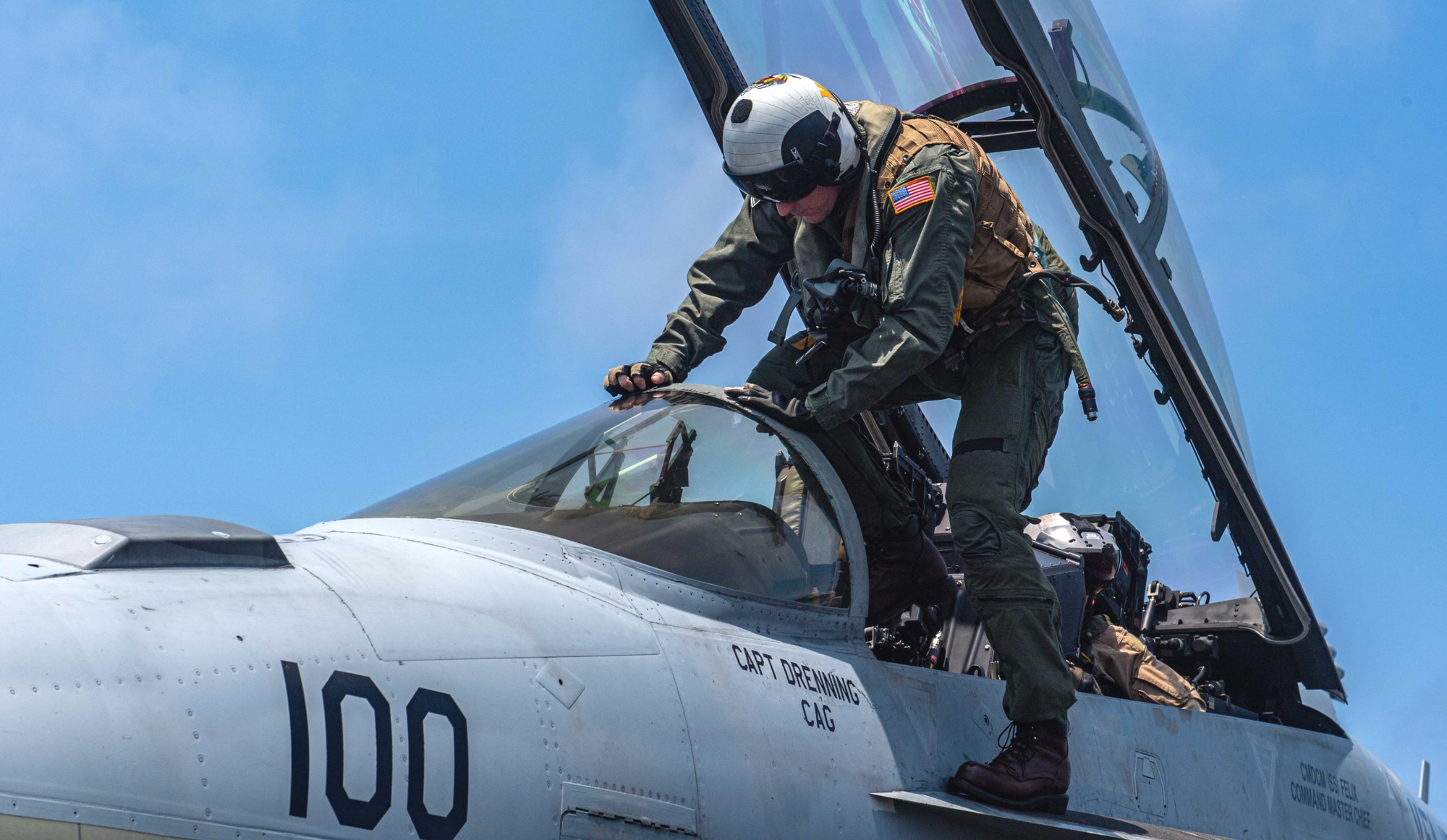 vfa-154 black knights f/a-18f super hornet strike fighter squadron navy cvw-11 uss theodore roosevelt cvn-71 cockpit 199