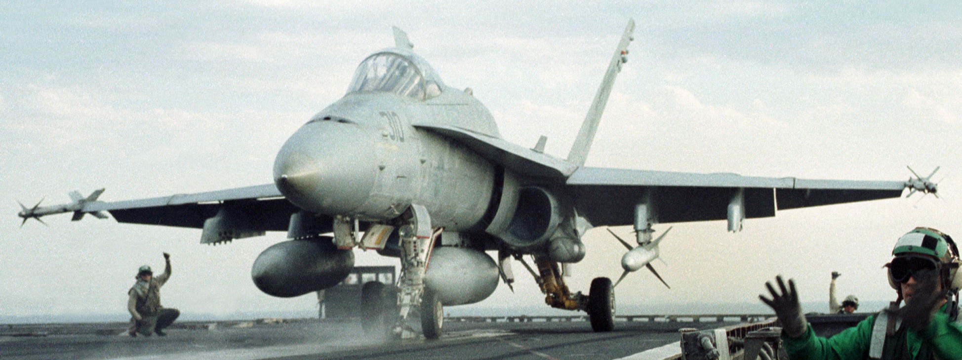 vfa-192 golden dragons f/a-18c hornet strike fighter squadron navy cvw-5 uss independence cv-62 1998