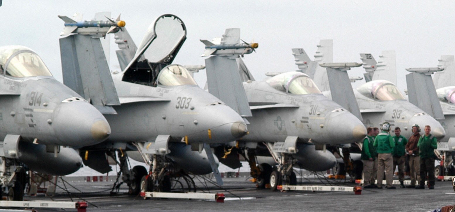 vfa-192 golden dragons f/a-18c hornet strike fighter squadron navy cvw-5 uss kitty hawk cv-63 135