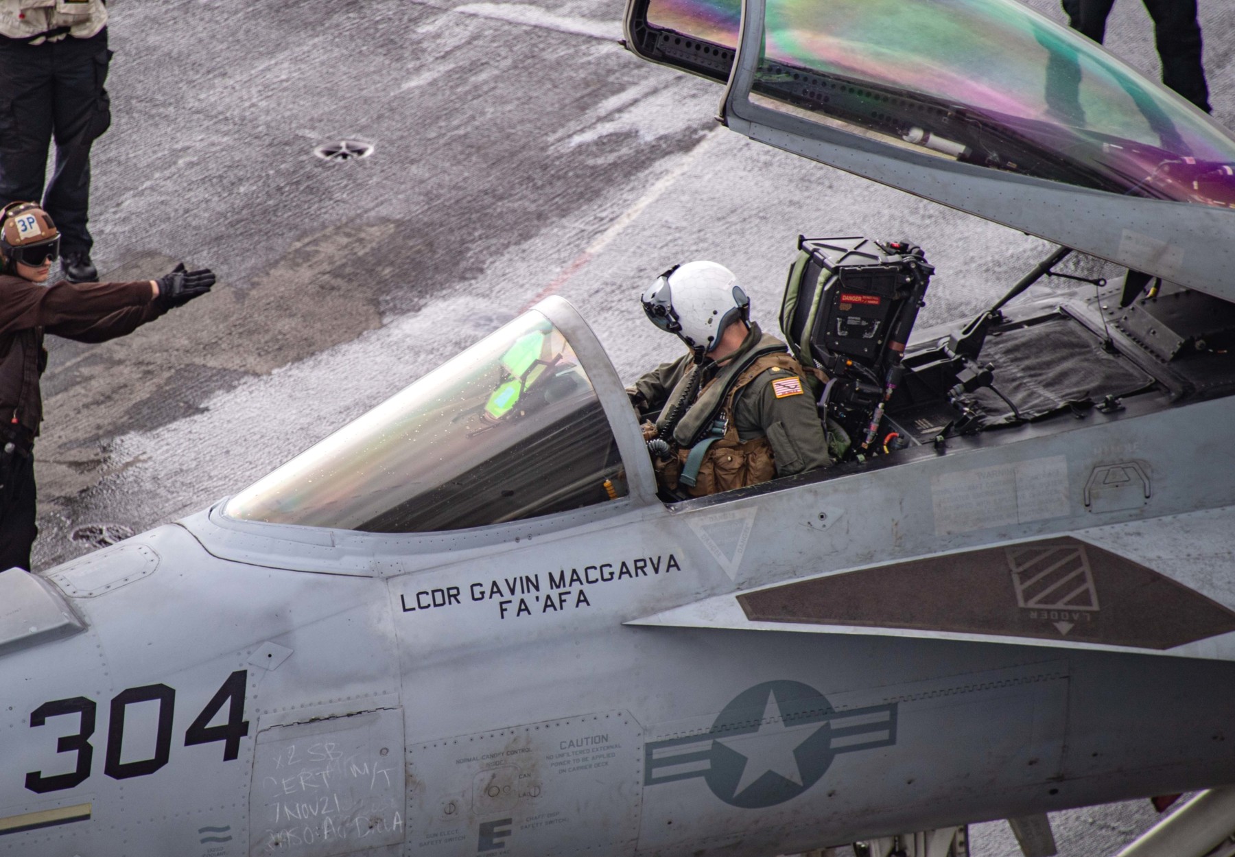 vfa-192 golden dragons f/a-18e super hornet strike fighter squadron navy cvw-2 uss carl vinson cvn-70 cockpit 168