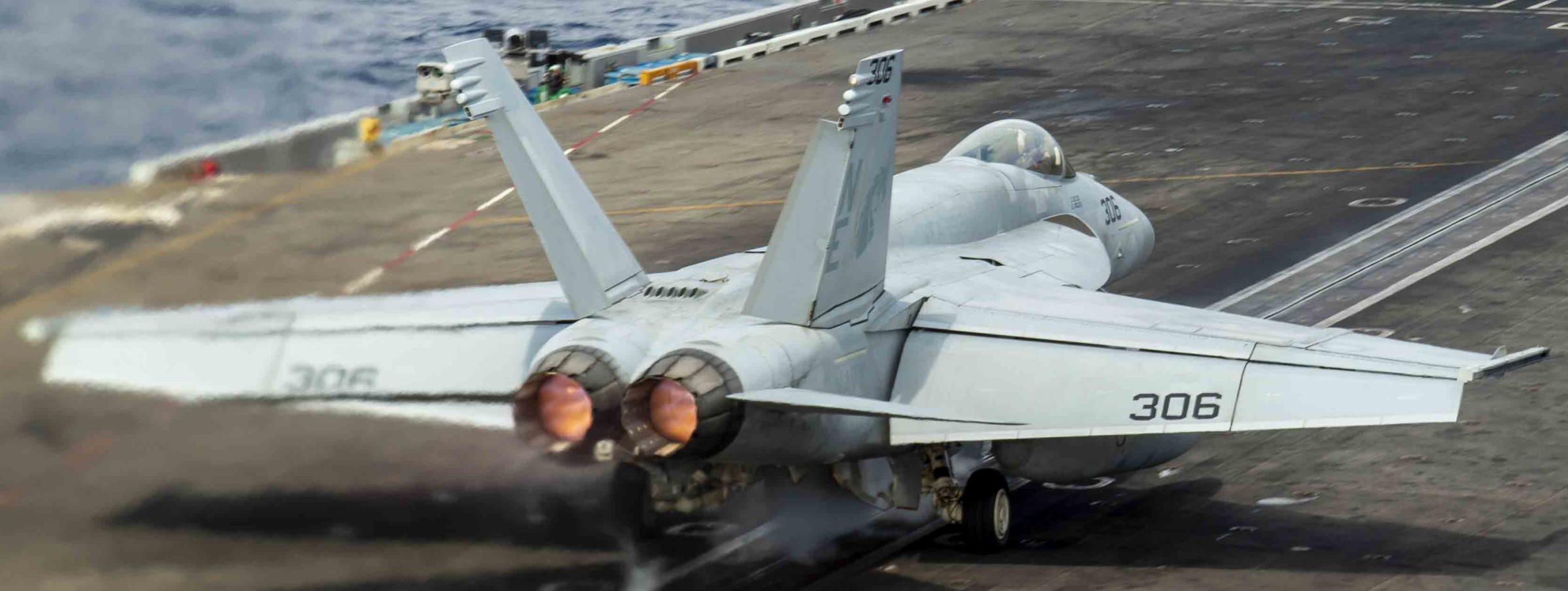 vfa-192 golden dragons f/a-18e super hornet strike fighter squadron navy cvw-2 uss carl vinson cvn-70 203