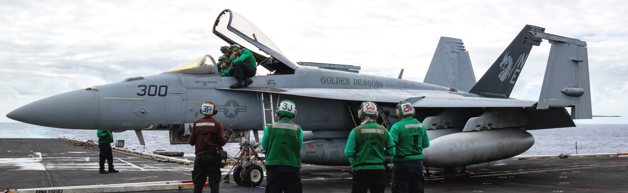 vfa-192 golden dragons f/a-18e super hornet strike fighter squadron navy cvw-2 uss carl vinson cvn-70 207