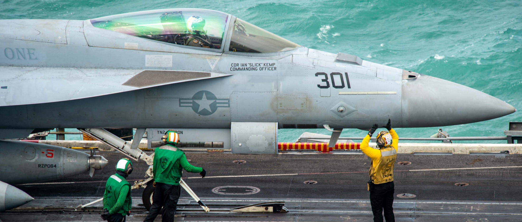 vfa-192 golden dragons f/a-18e super hornet strike fighter squadron navy cvw-2 uss carl vinson cvn-70 216