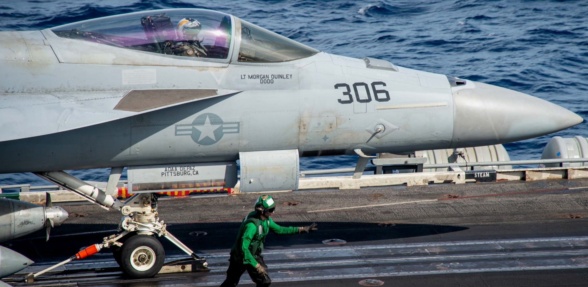 vfa-192 golden dragons f/a-18e super hornet strike fighter squadron navy cvw-2 uss carl vinson cvn-70 cockpit 217