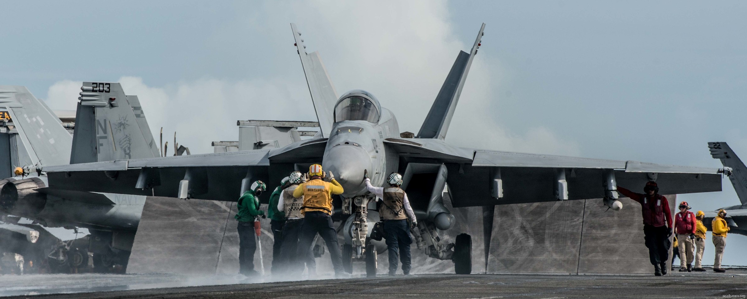 vfa-195 dambusters strike fighter squadron navy f/a-18e super hornet carrier air wing cvw-5 uss ronald reagan cvn-76 08