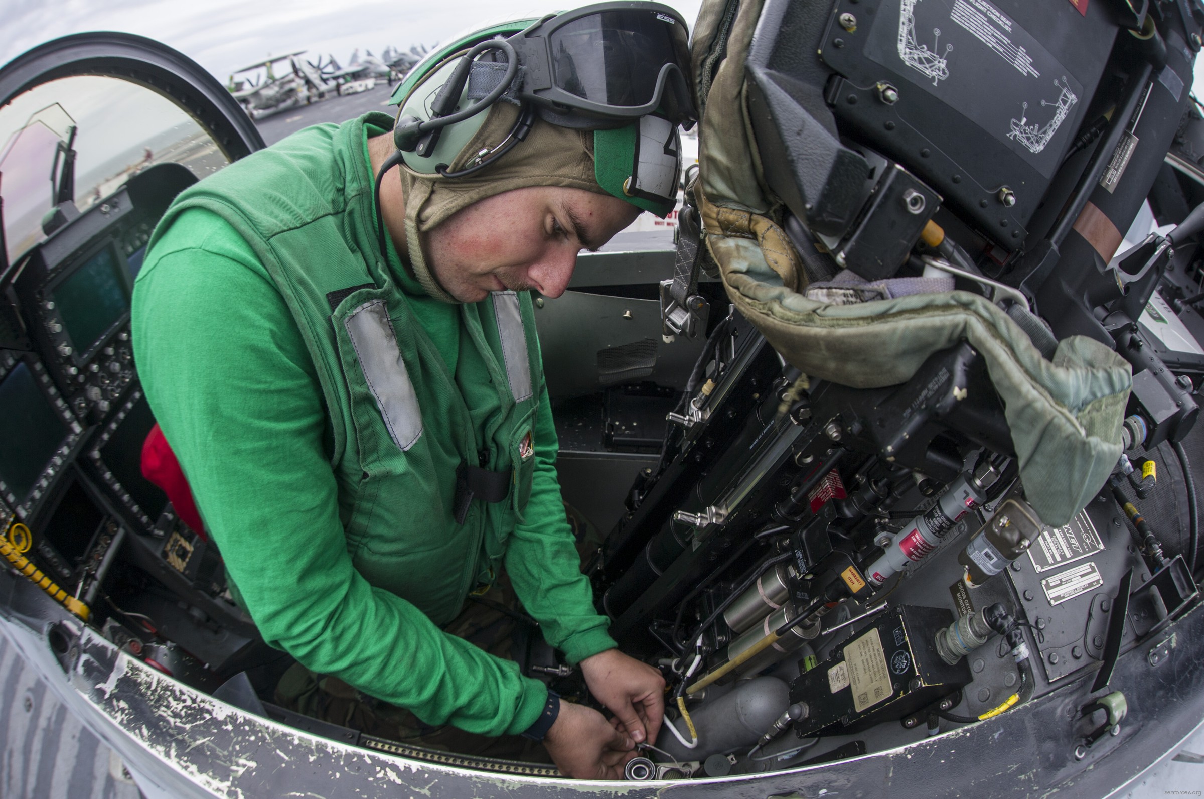 vfa-195 dambusters strike fighter squadron navy f/a-18e super hornet carrier air wing cvw-5 uss george washington cvn-73 13 ejection seat