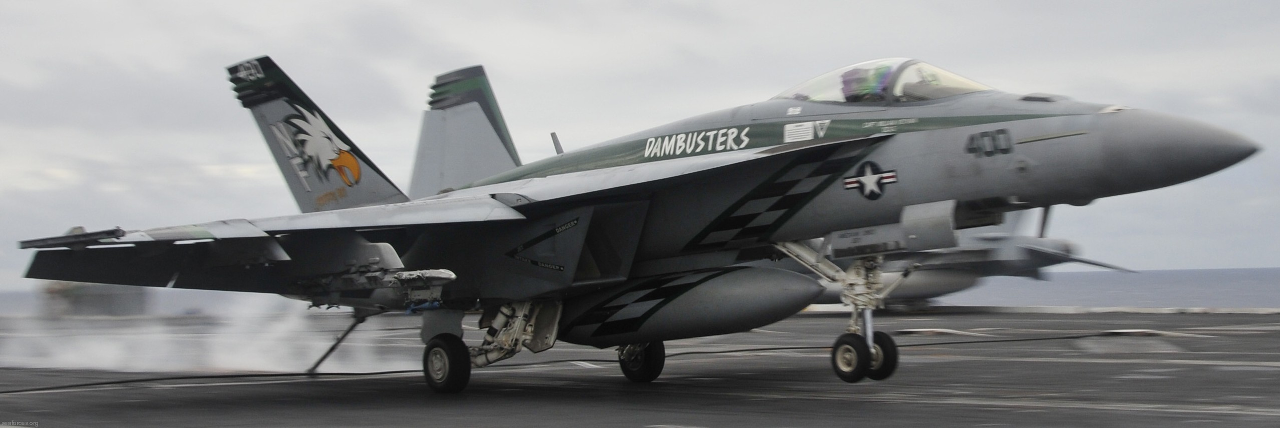 vfa-195 dambusters strike fighter squadron navy f/a-18e super hornet carrier air wing cvw-5 uss george washington cvn-73 43