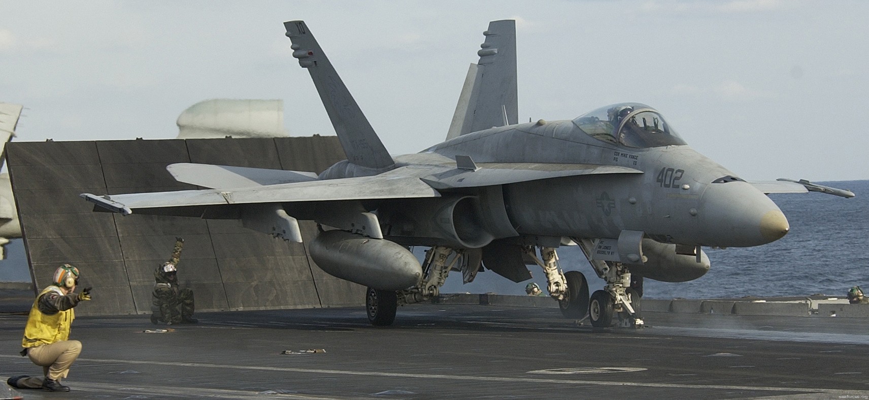 vfa-195 dambusters strike fighter squadron navy f/a-18c hornet carrier air wing cvw-5 uss kitty hawk cv-63 79