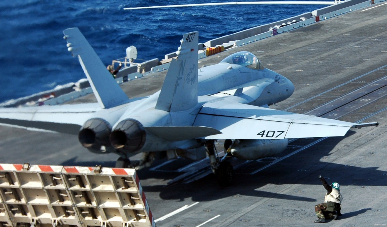 vfa-195 dambusters strike fighter squadron navy f/a-18c hornet carrier air wing cvw-5 uss kitty hawk cv-63 113