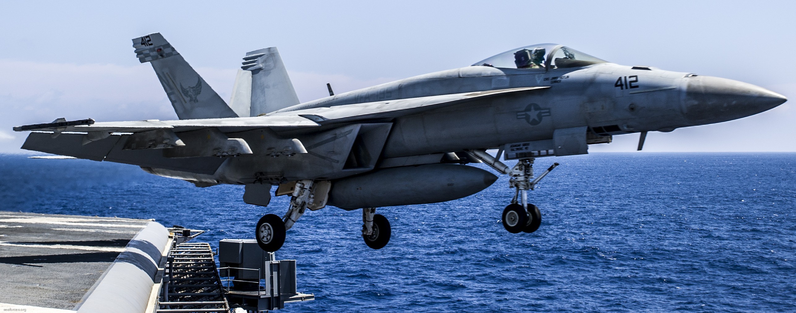 vfa-195 dambusters strike fighter squadron navy f/a-18e super hornet carrier air wing cvw-5 uss george washington cvn-73 122