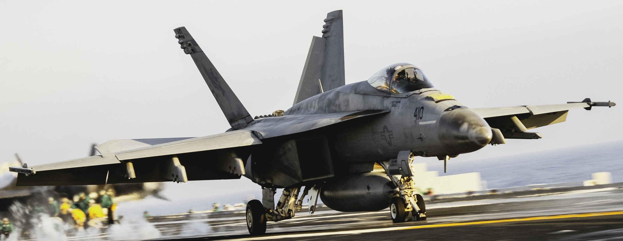 vfa-195 dambusters f/a-18e super hornet strike fighter squadron cvn-73 uss george washington 2025 194