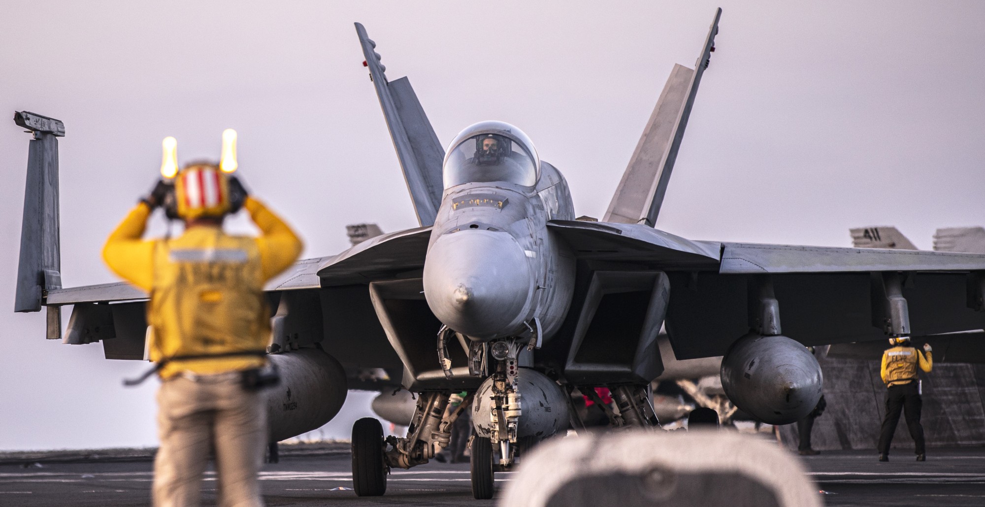 vfa-195 dambusters f/a-18e super hornet strike fighter squadron cvn-73 uss george washington 196