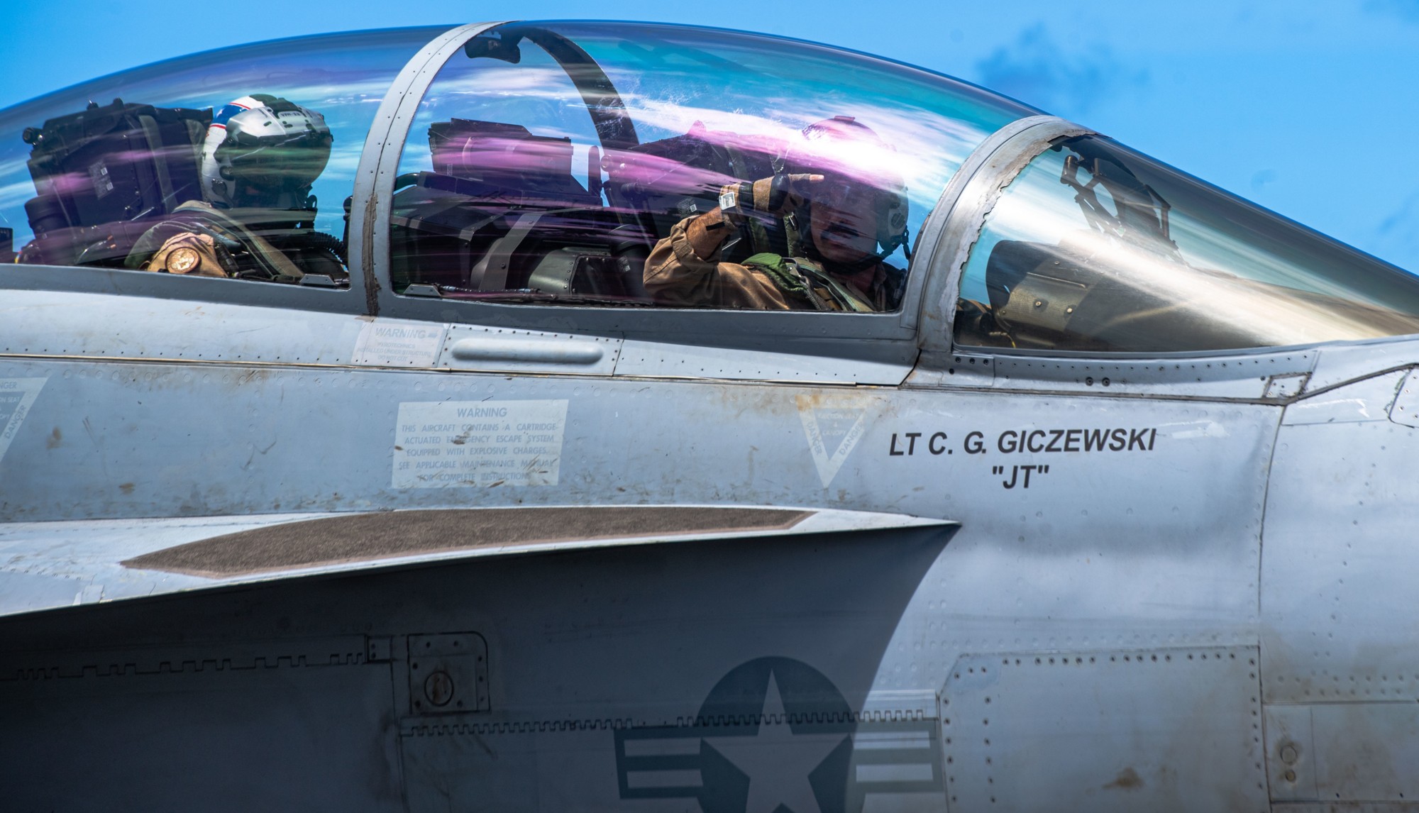 vfa-22 fighting redcocks strike fighter squadron f/a-18f super hornet cvw-17 cvn-68 uss nimitz cockpit 140