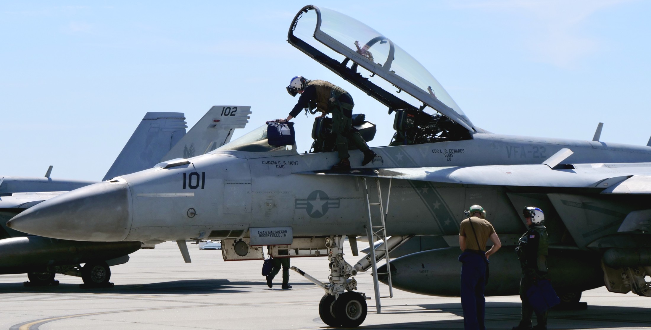 vfa-22 fighting redcocks strike fighter squadron f/a-18f super hornet returning nas lemoore california june 2023