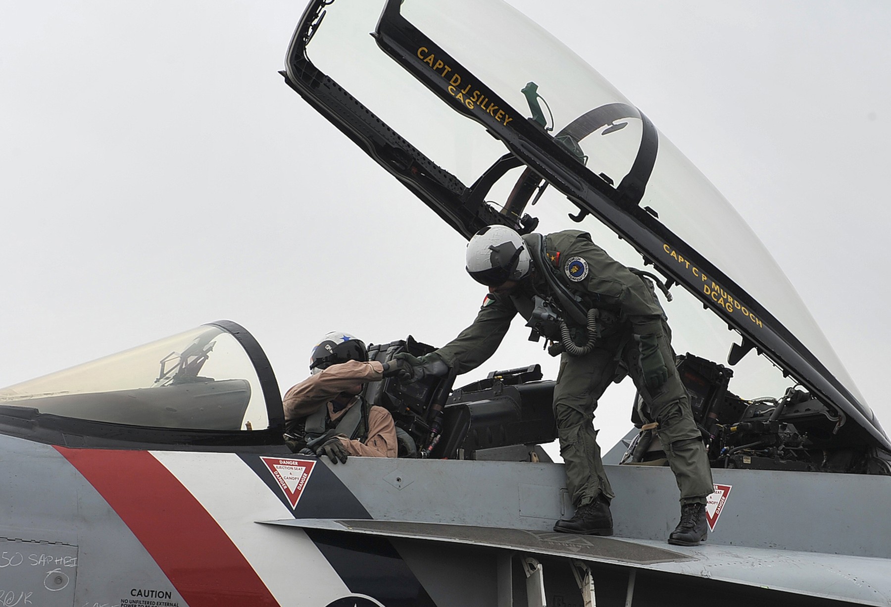 vfa-2 bounty hunters strike fighter squadron us navy f/a-18f super hornet carrier air wing cvw-2 uss abraham lincoln cvn-72 32