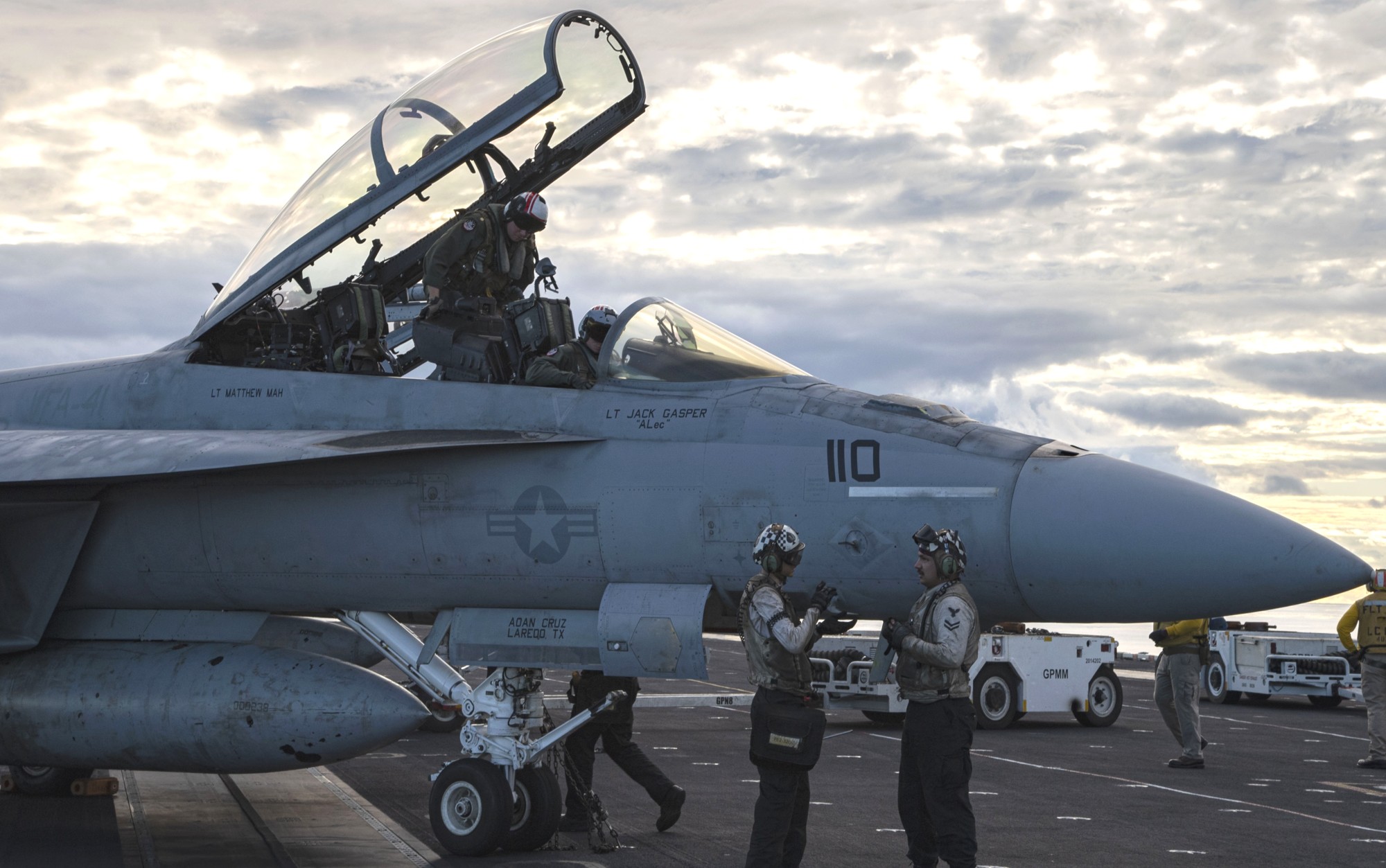 vfa-41 black aces strike fighter squadron f/a-18f super hornet cvw-9 cvn-72 uss abraham lincoln 2024 141