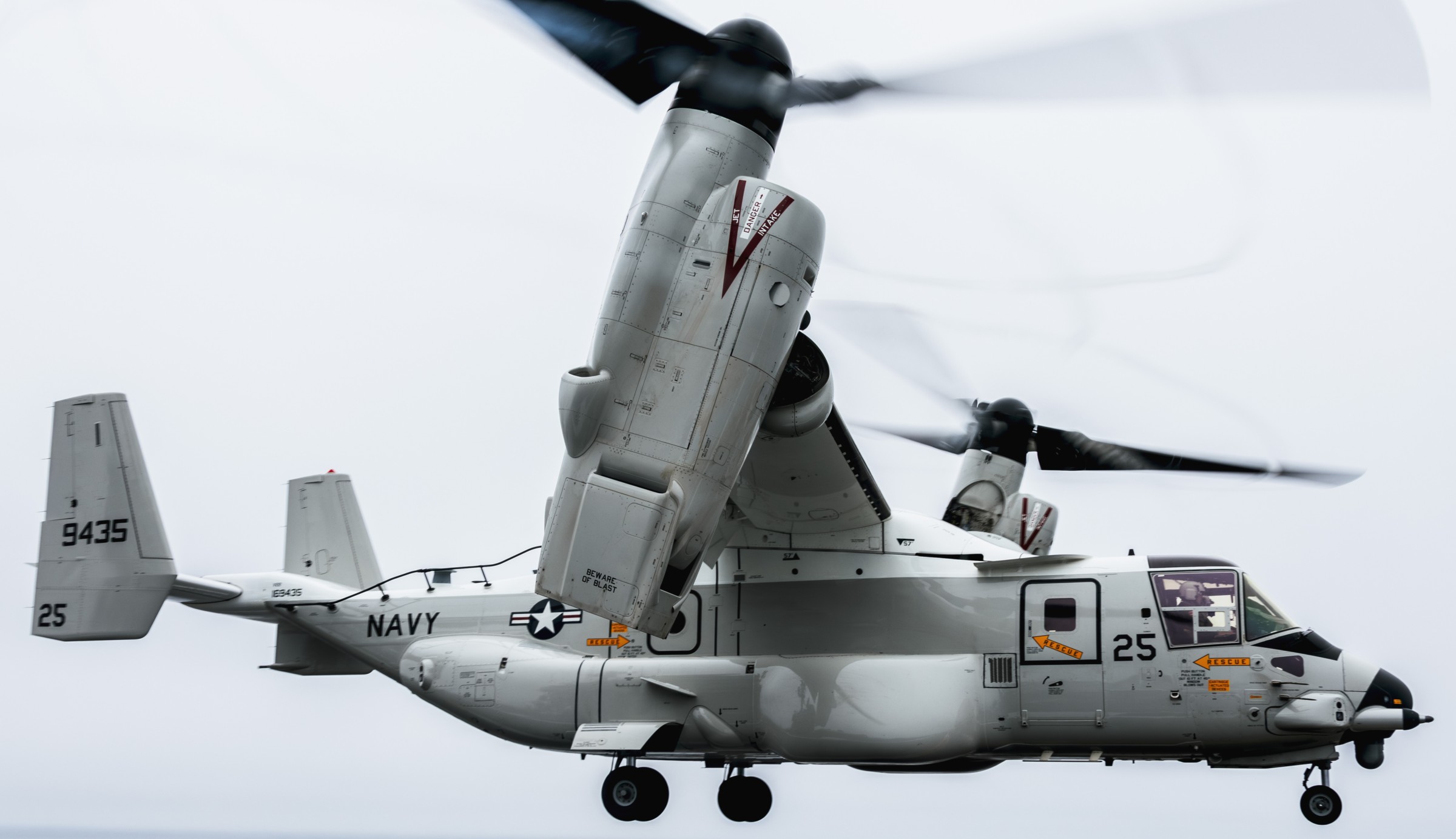 vrm-30 titans fleet logistics multi mission squadron navy cmv-22b osprey cvn-73 uss george washington 132