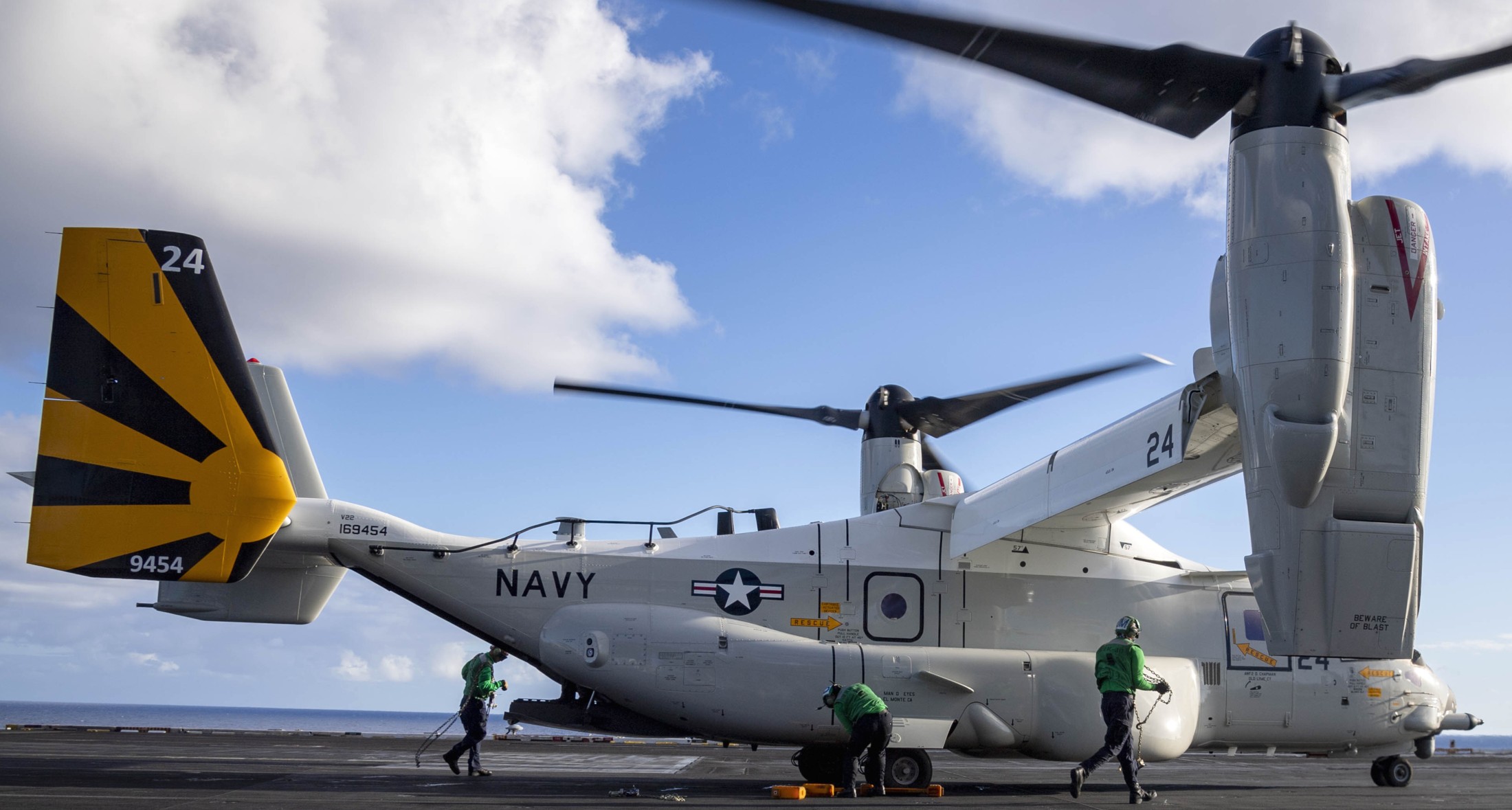 vrm-30 titans fleet logistics multi mission squadron navy cmv-22b osprey uss carl vinson rimpac 2024 135