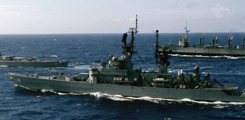 cg 16 uss leahy underway 1983