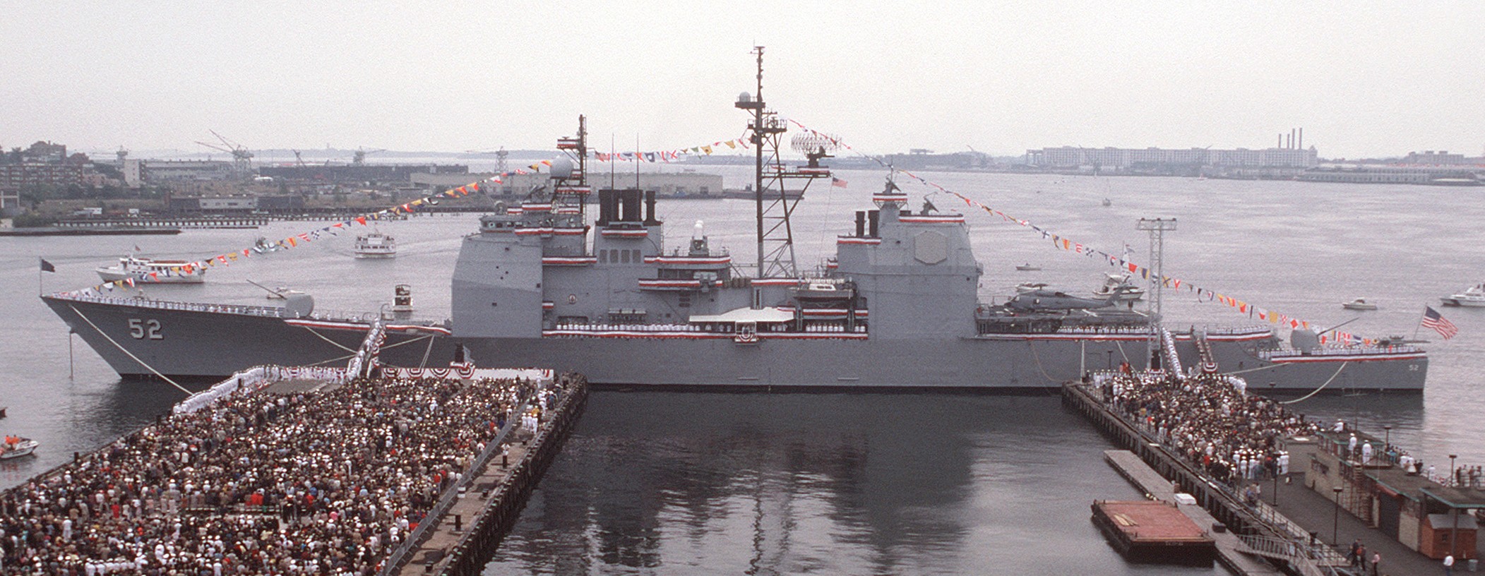 cg-52 uss bunker hill ticonderoga class guided missile cruiser aegis us navy commissioning boston charlestown 09