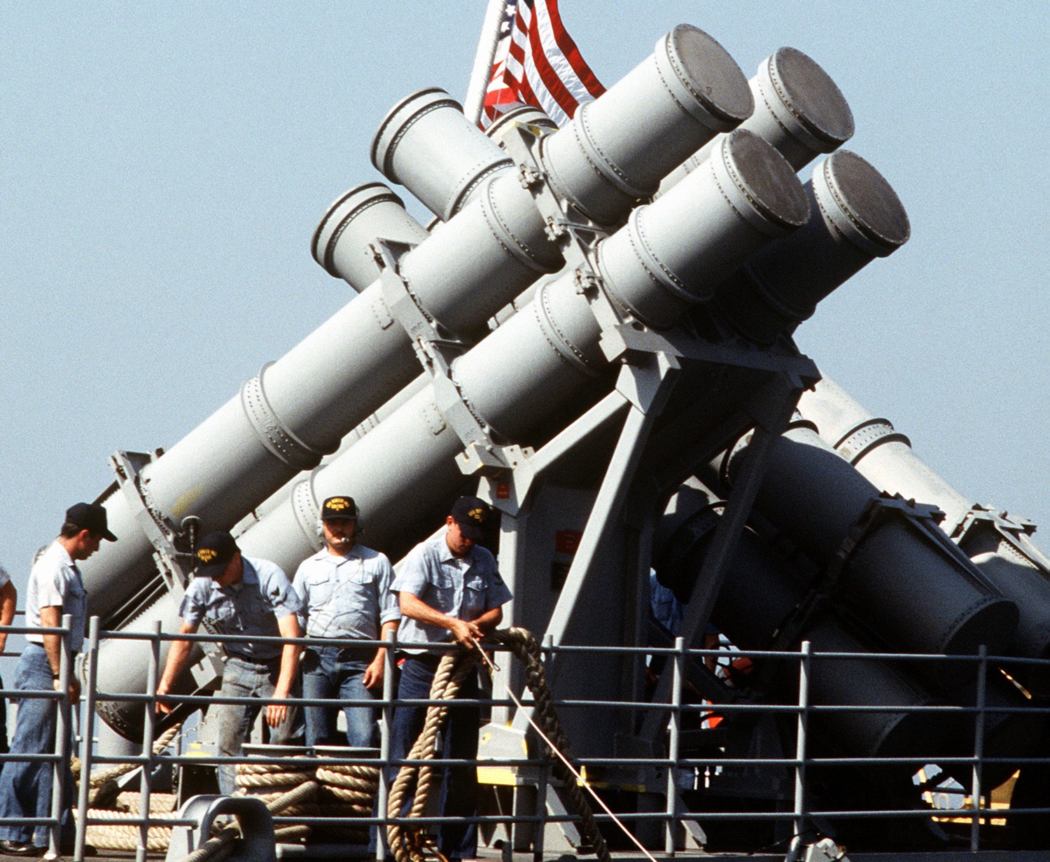 cg-52 uss bunker hill ticonderoga class guided missile cruiser aegis us navy mk.141 launcher rgm-84 harpoon ssm 22