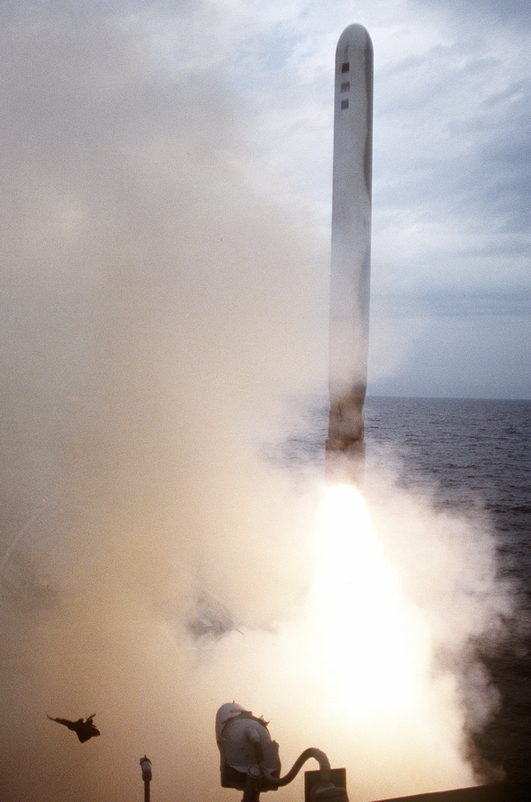 cg-52 uss bunker hill ticonderoga class guided missile cruiser aegis us navy tomahawk desert storm shield 24