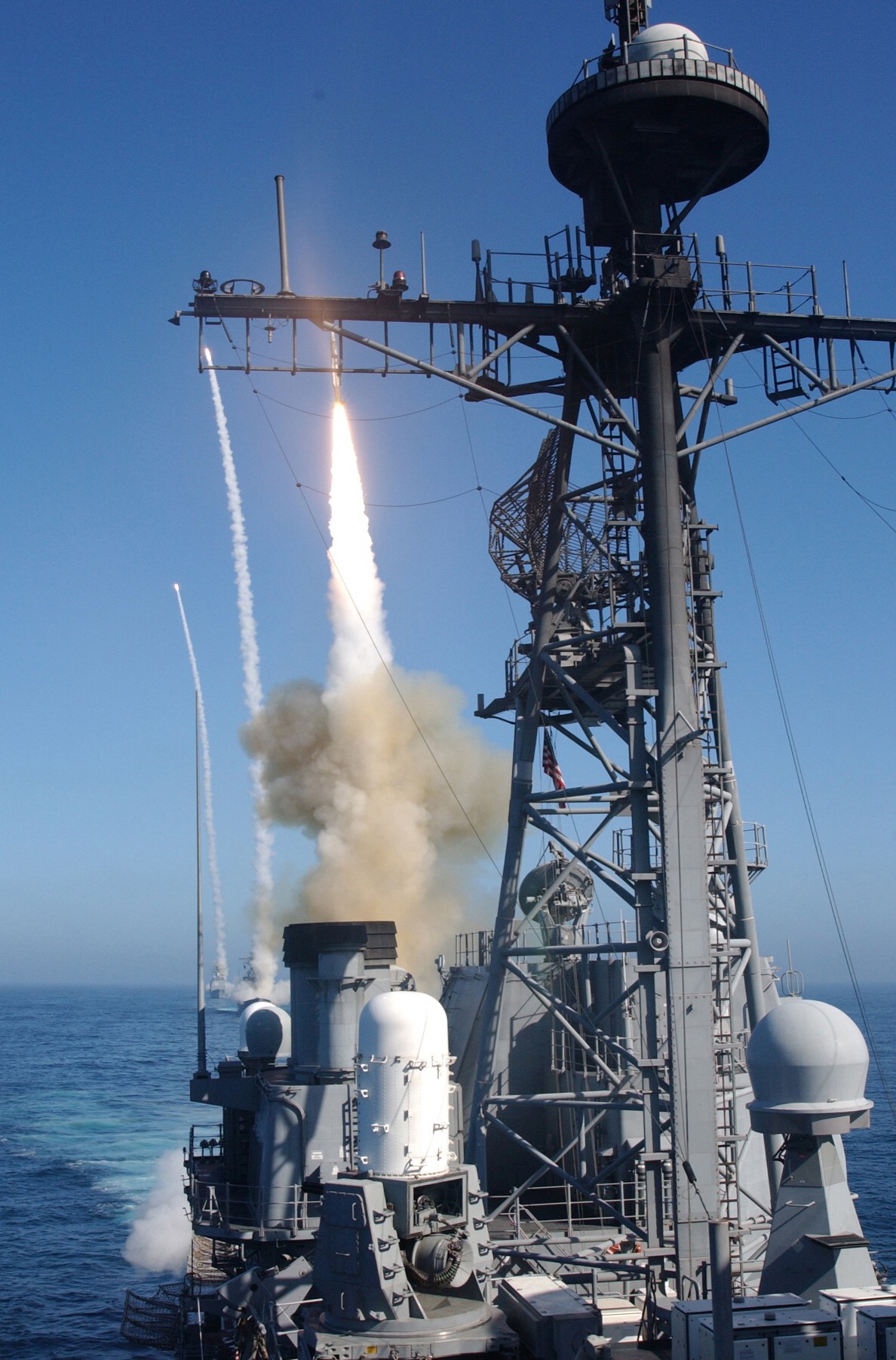 cg-52 uss bunker hill ticonderoga class guided missile cruiser aegis us navy standard sm-2mr 35