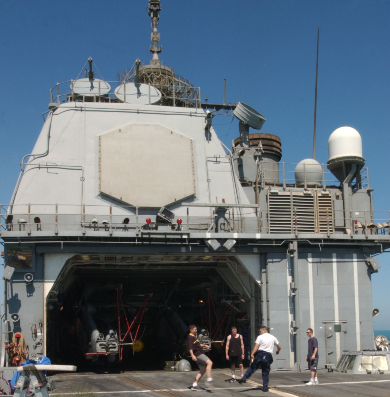 cg-52 uss bunker hill ticonderoga class guided missile cruiser aegis us navy arabian gulf 40