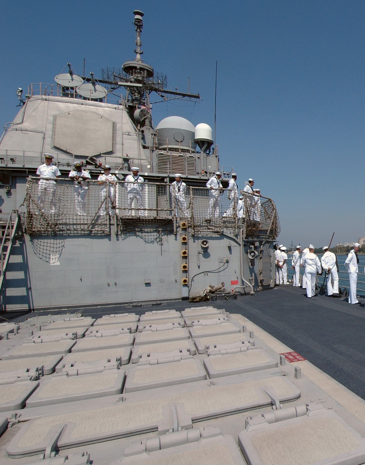 cg-52 uss bunker hill ticonderoga class guided missile cruiser aegis us navy 44