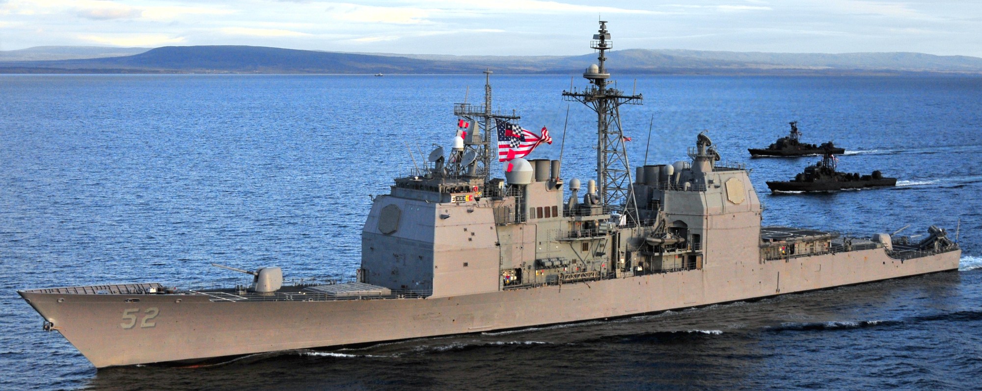 cg-52 uss bunker hill ticonderoga class guided missile cruiser aegis us navy magellan strait 60