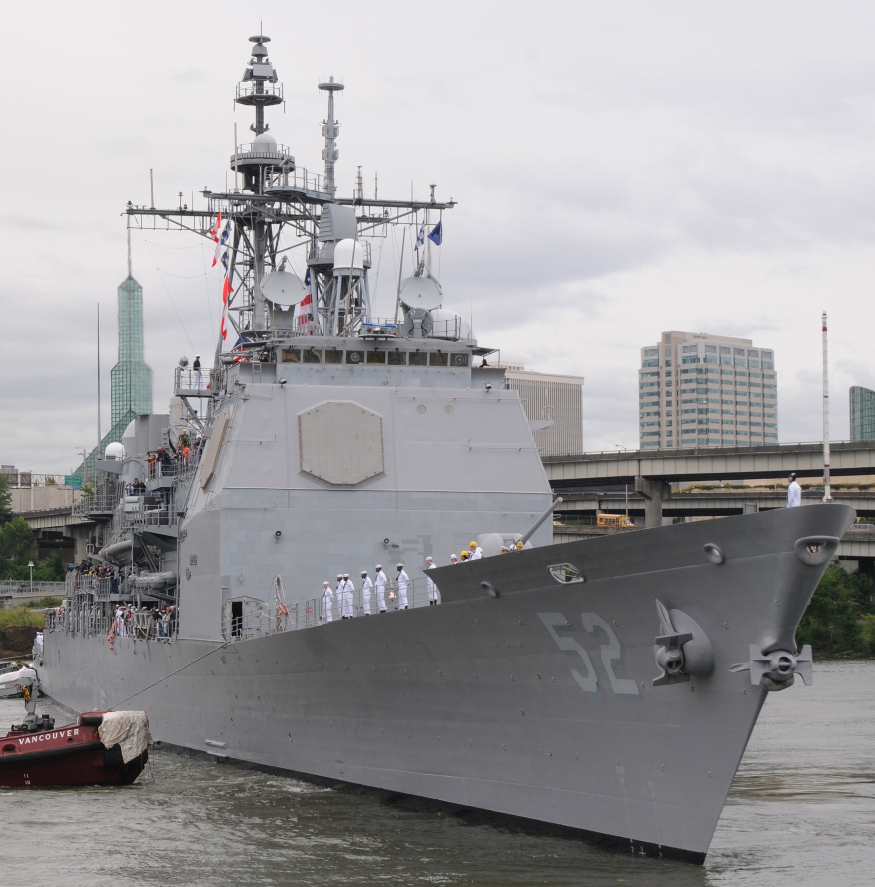 cg-52 uss bunker hill ticonderoga class guided missile cruiser aegis us navy rose festival portland oregon 2010