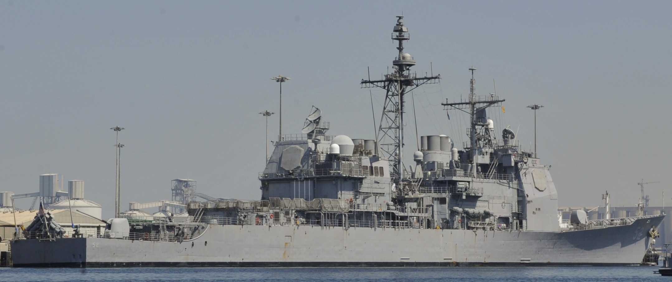 cg-52 uss bunker hill ticonderoga class guided missile cruiser aegis us navy jebel ali uae 72