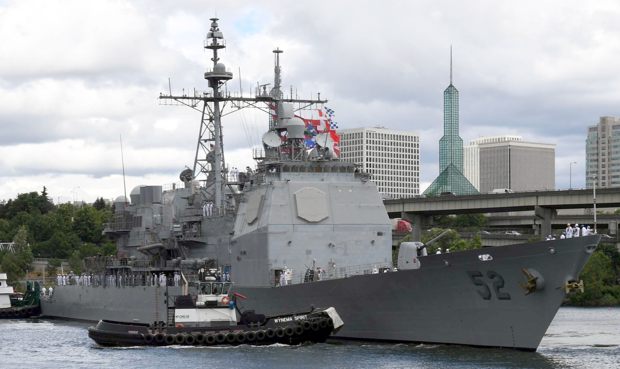 cg-52 uss bunker hill ticonderoga class guided missile cruiser aegis us navy fleet week portland oregon 102