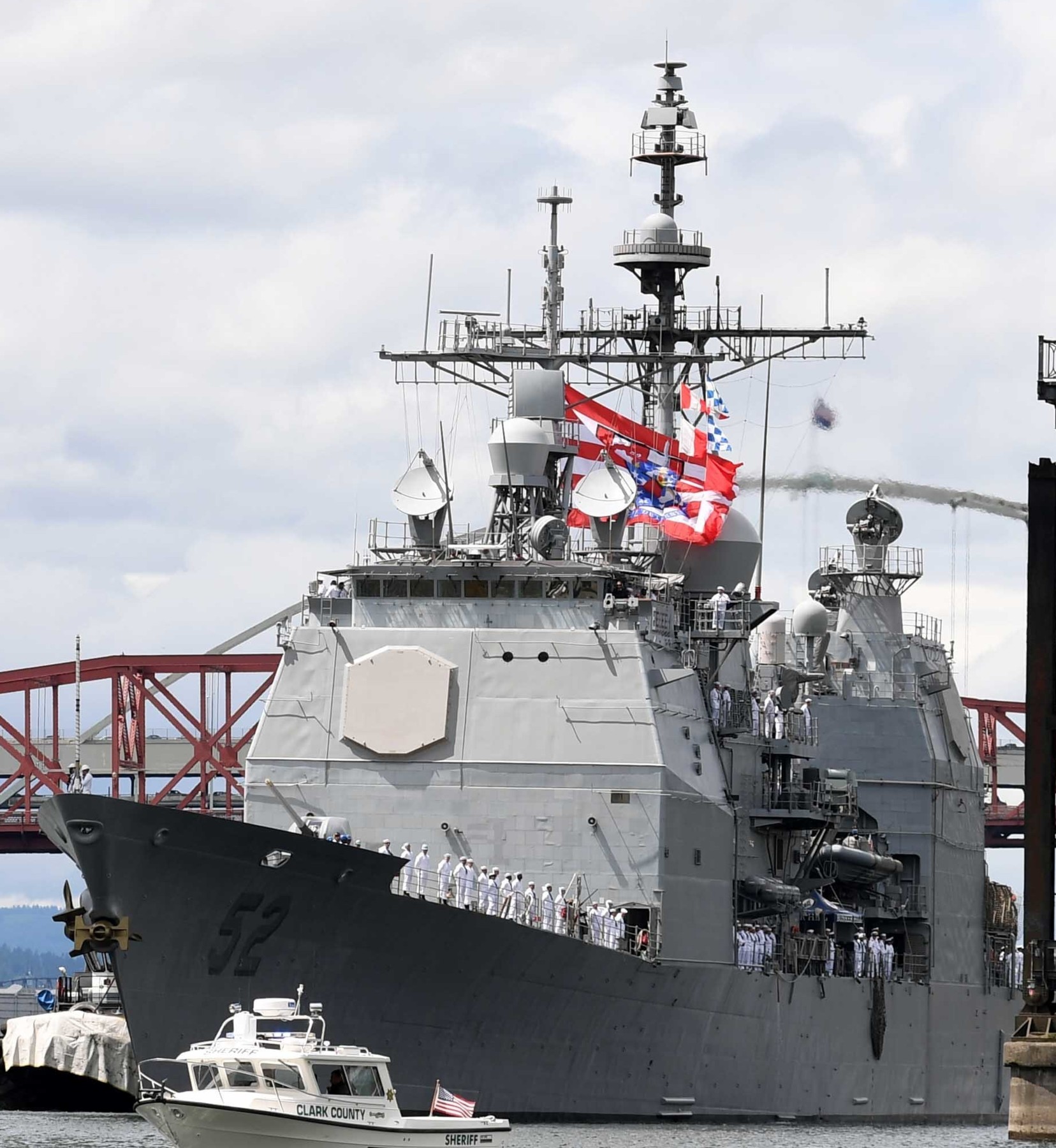 cg-52 uss bunker hill ticonderoga class guided missile cruiser aegis us navy portland oregon 105