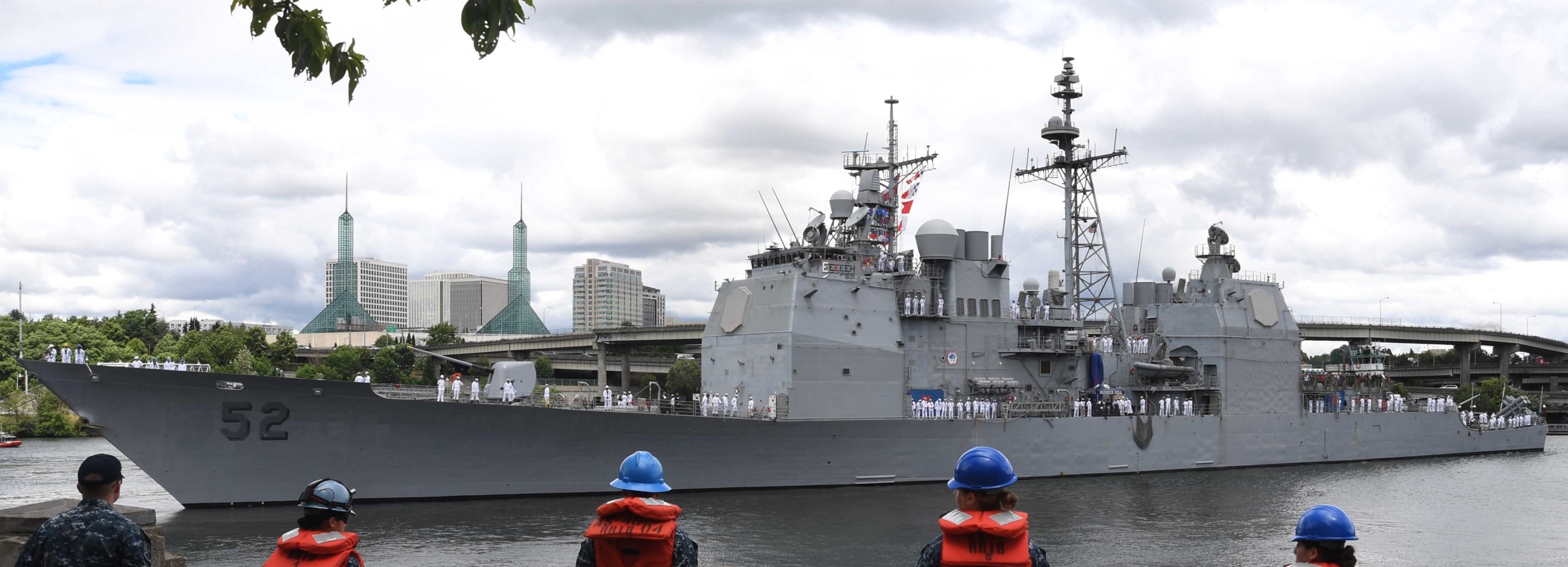 cg-52 uss bunker hill ticonderoga class guided missile cruiser aegis us navy portland oregon rose festival 108