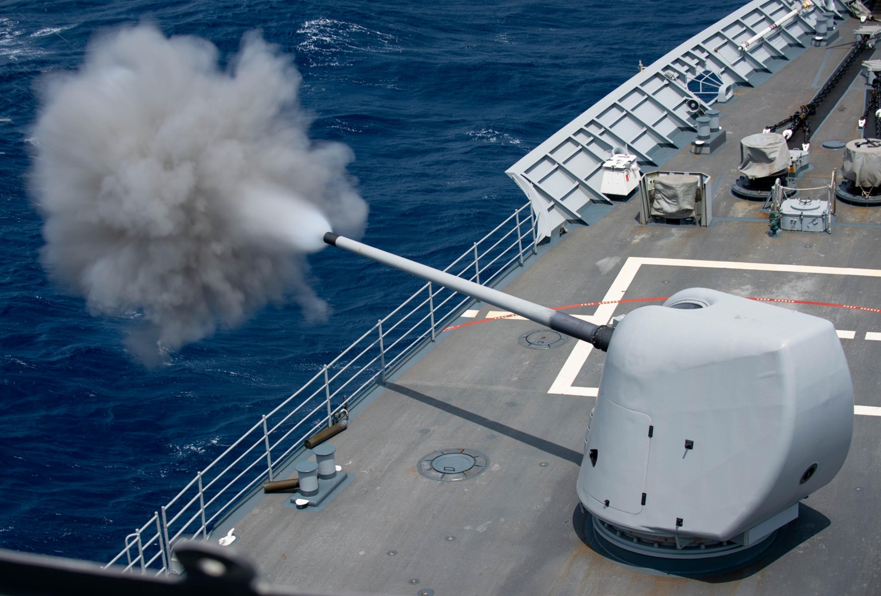 cg-52 uss bunker hill ticonderoga class guided missile cruiser aegis us navy mk.45 mod.2 gun fire 117