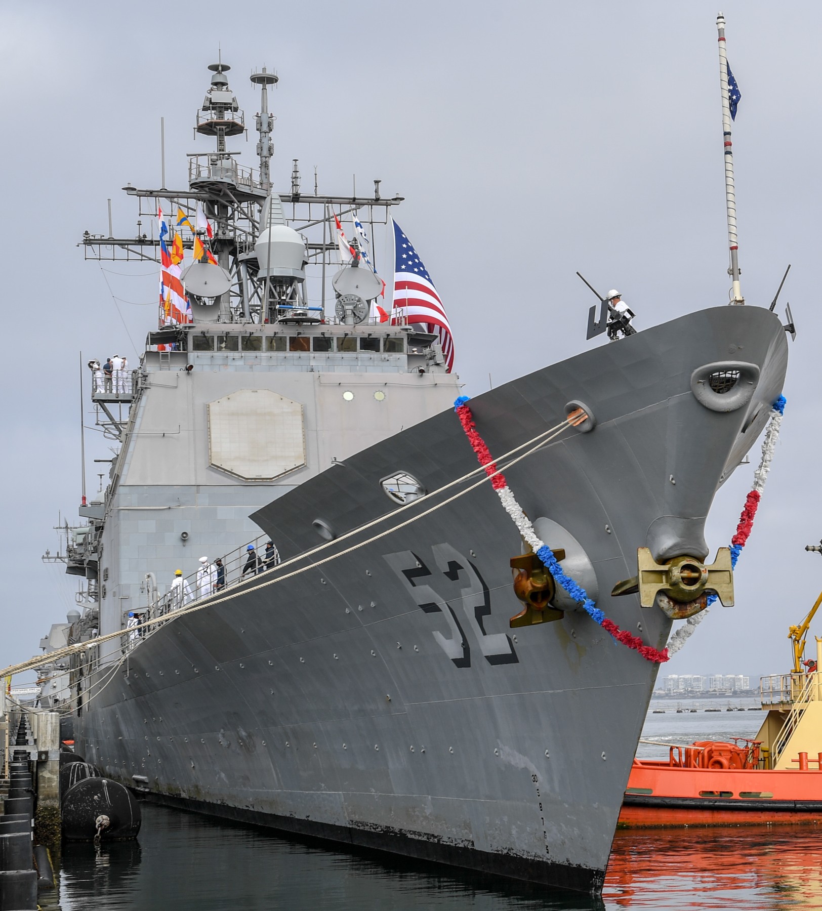 cg-52 uss bunker hill ticonderoga class guided missile cruiser aegis us navy naval base san diego 125