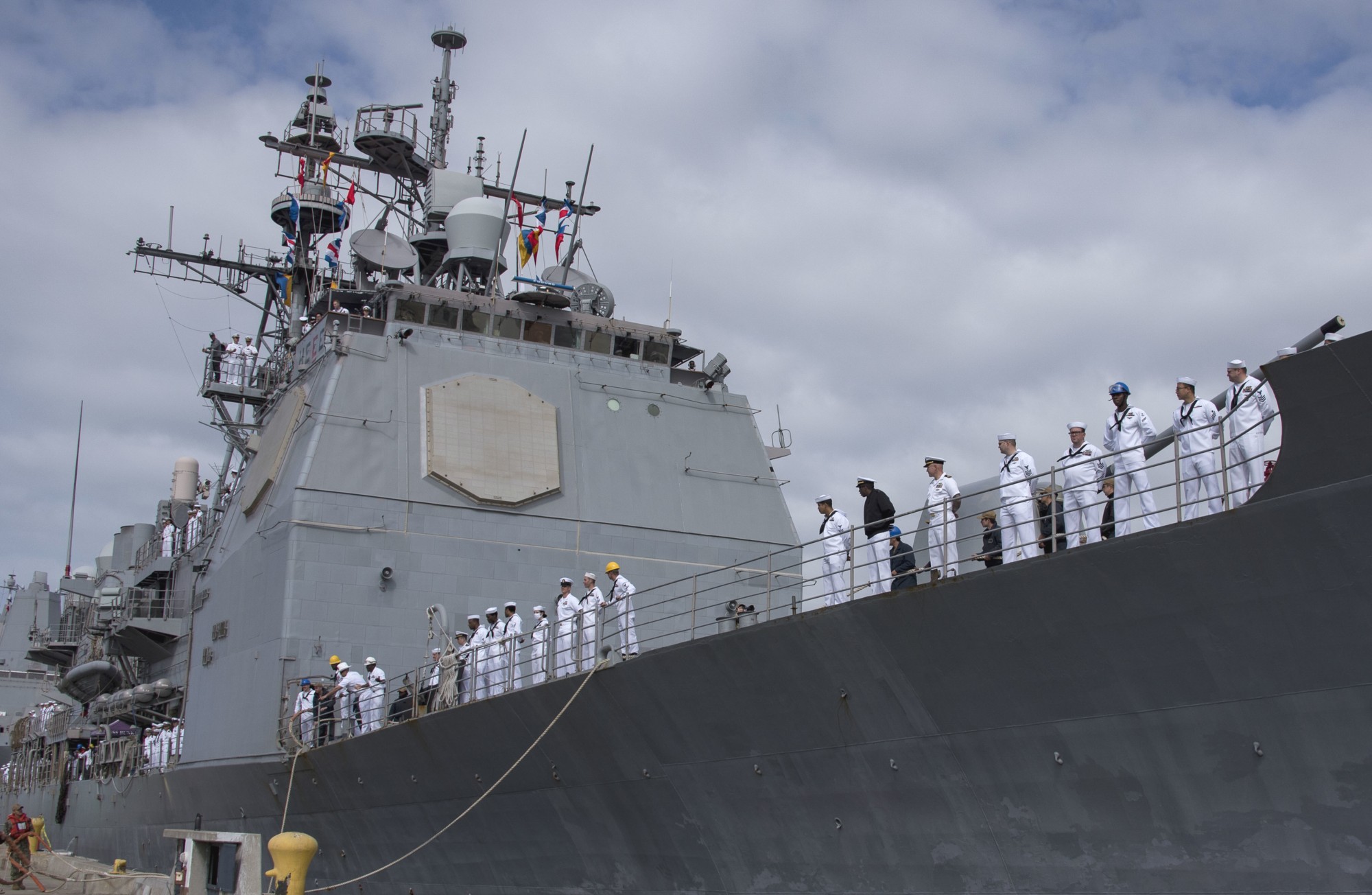 cg-52 uss bunker hill ticonderoga class guided missile cruiser aegis us navy returning san diego 141