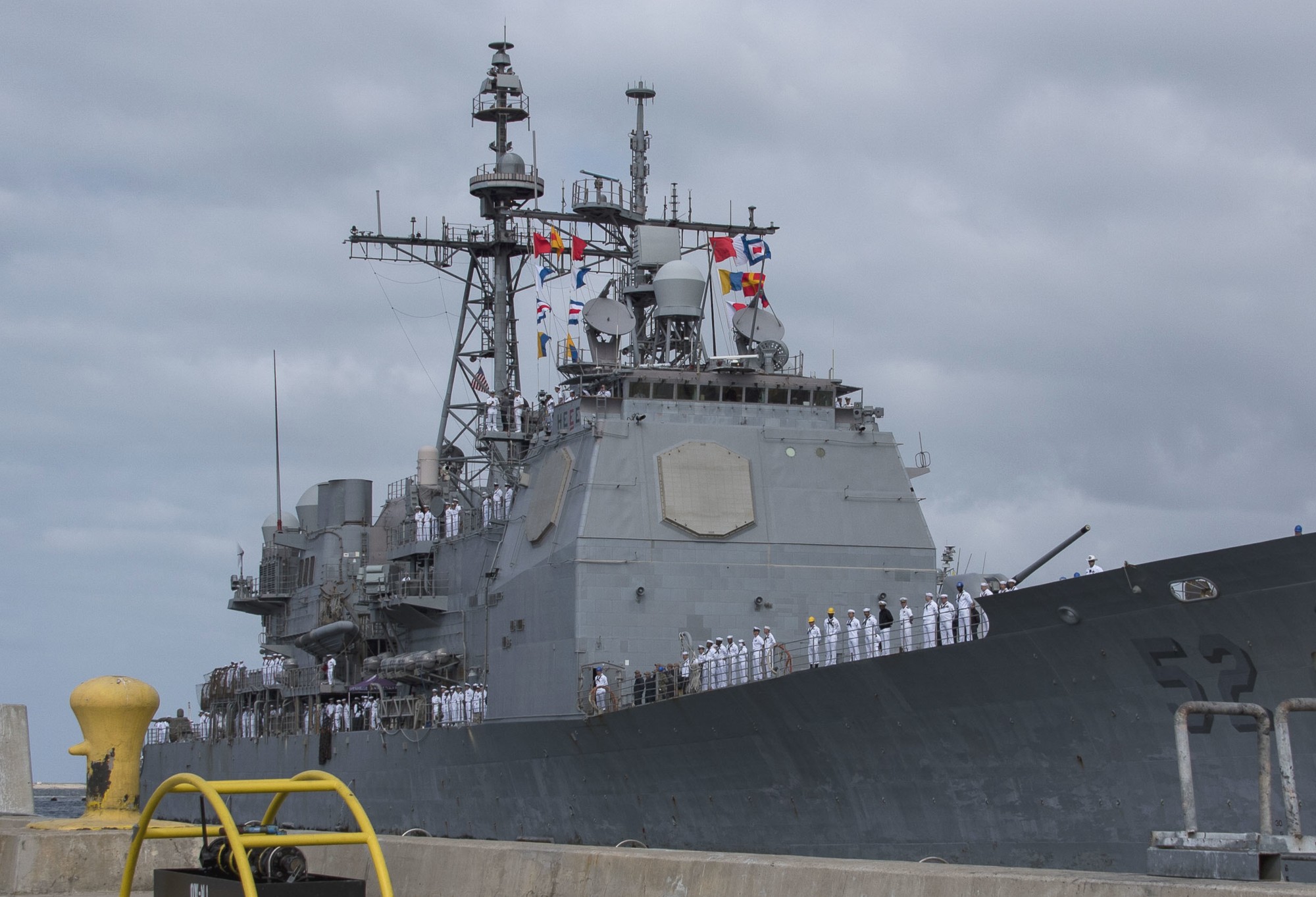 cg-52 uss bunker hill ticonderoga class guided missile cruiser aegis us navy naval base san diego california 142