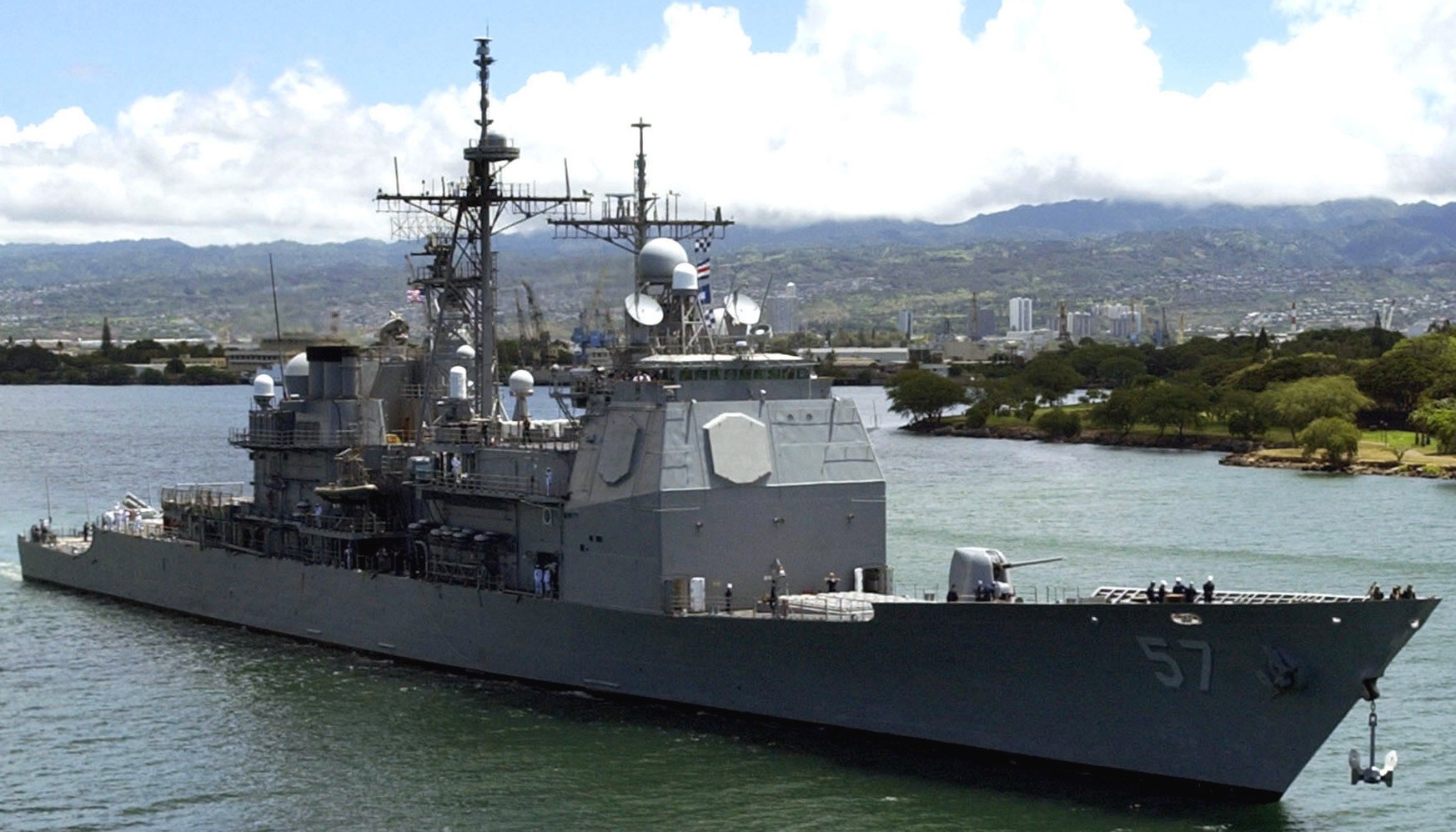 cg-57 uss lake champlain ticonderoga class guided missile cruiser aegis us navy pearl harbor hawaii 07