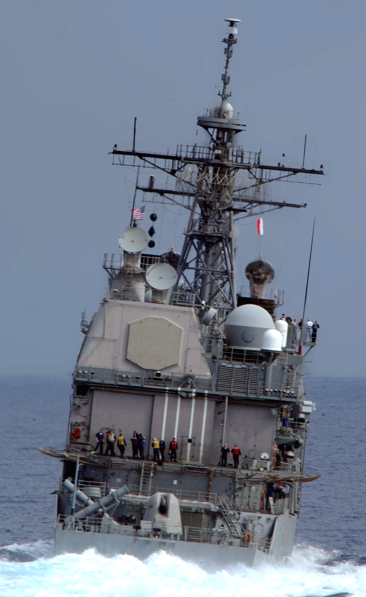 cg-57 uss lake champlain ticonderoga class guided missile cruiser aegis us navy 18