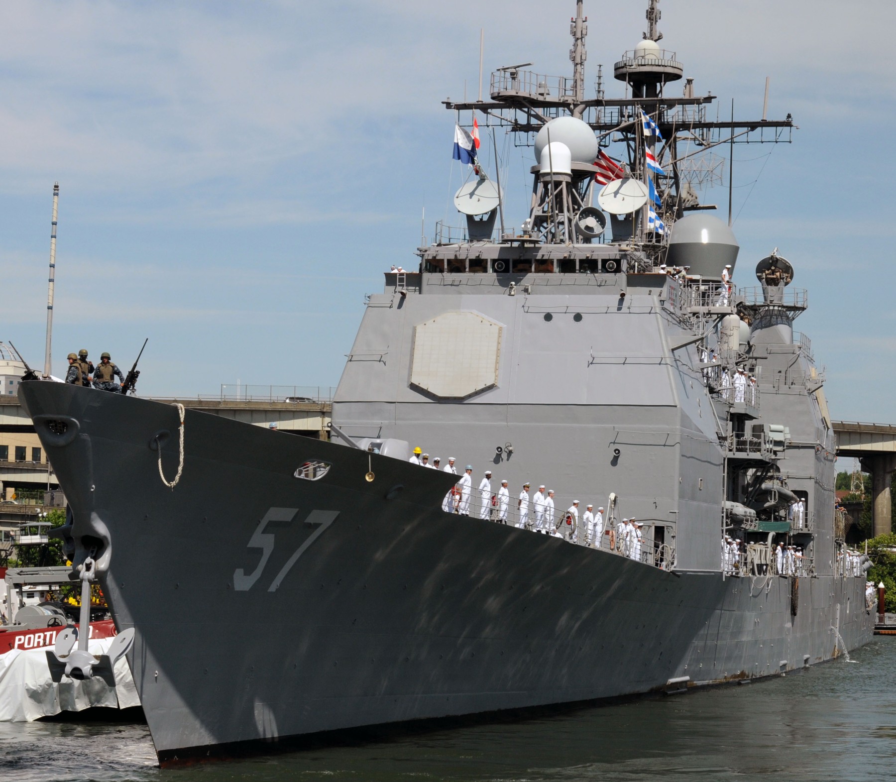 cg-57 uss lake champlain ticonderoga class guided missile cruiser aegis us navy portland oregon 36