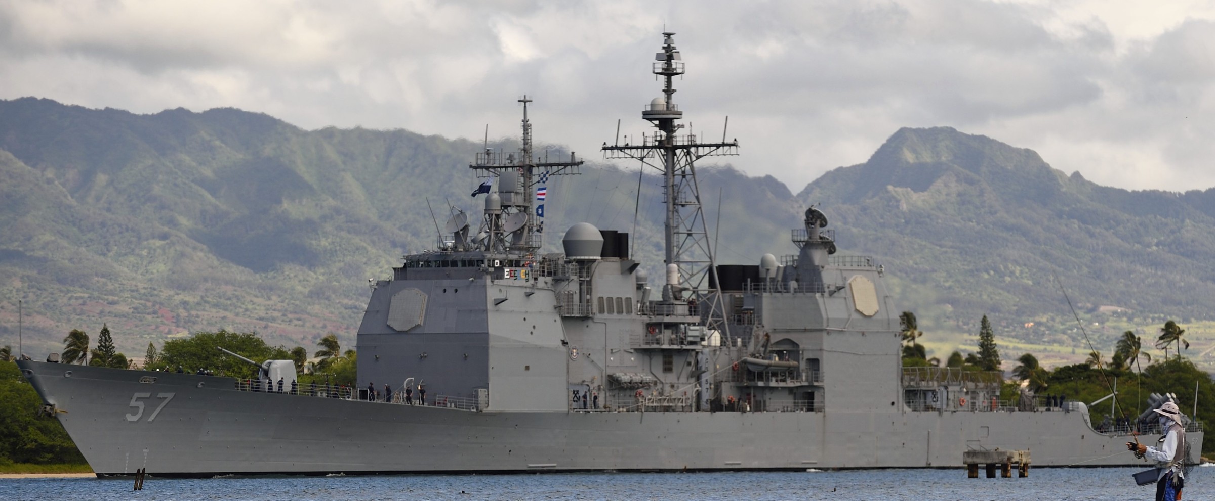 cg-57 uss lake champlain ticonderoga class guided missile cruiser aegis us navy rimpac pearl harbor hawaii 43