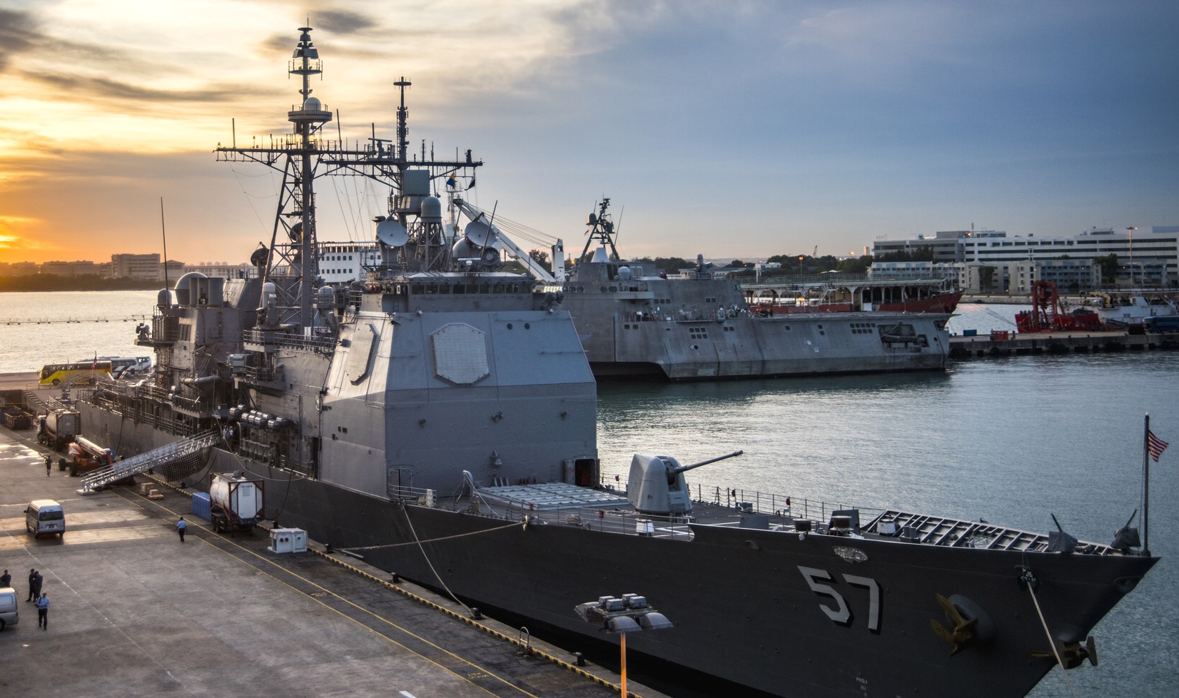 cg-57 uss lake champlain ticonderoga class guided missile cruiser aegis us navy changi singapore 55