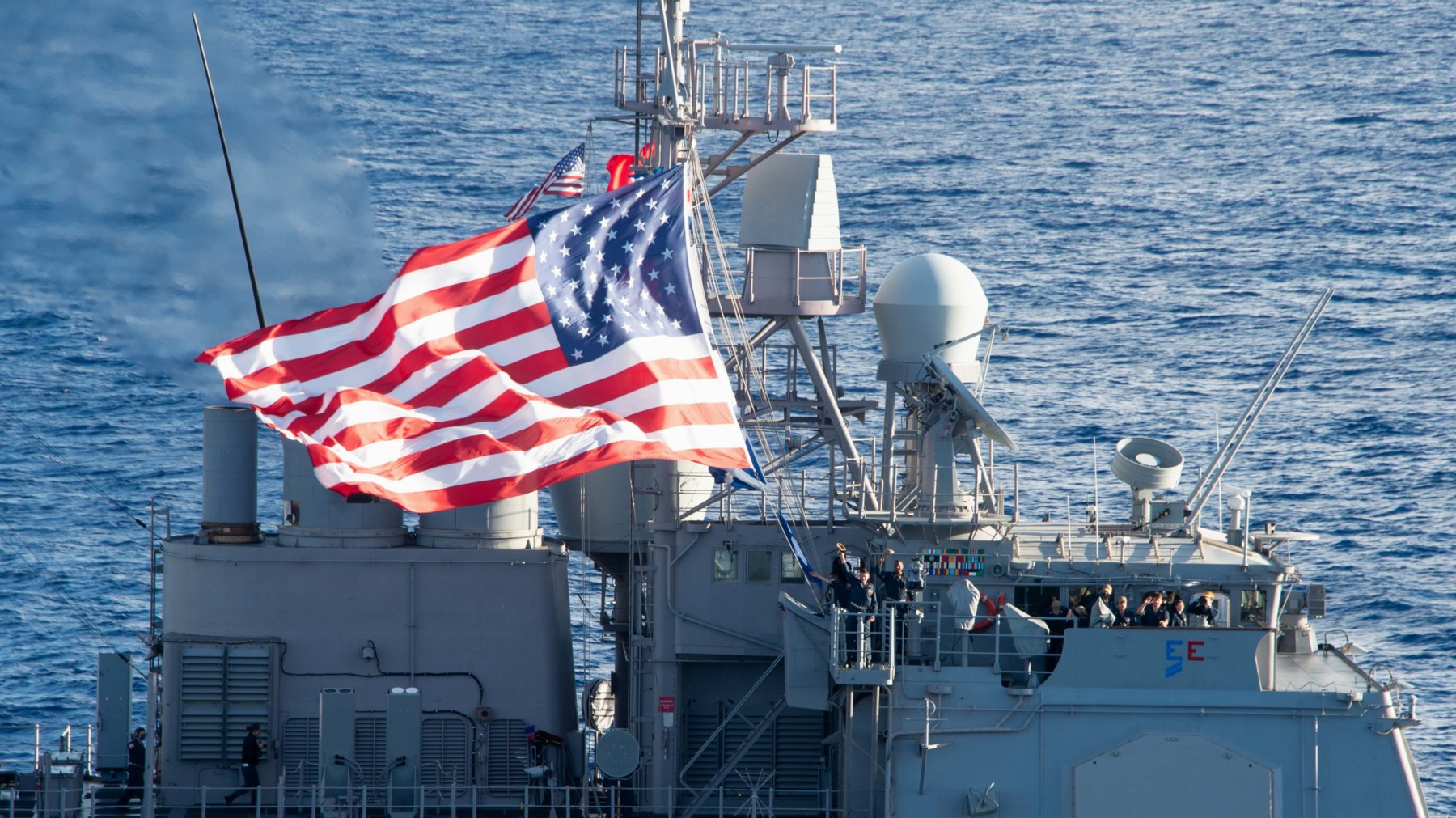 cg-57 uss lake champlain ticonderoga class guided missile cruiser aegis us navy 95