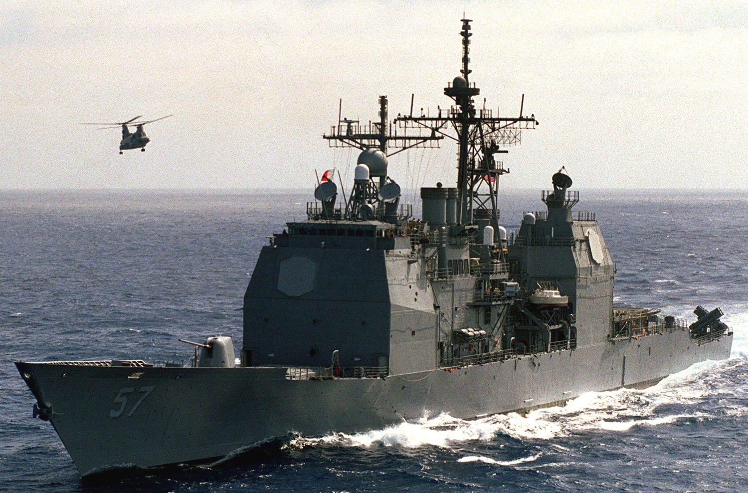 Легкий военный корабль. USS Lake Champlain (CG-57). USS CG 57. Боевые корабли. Современные военные корабли.