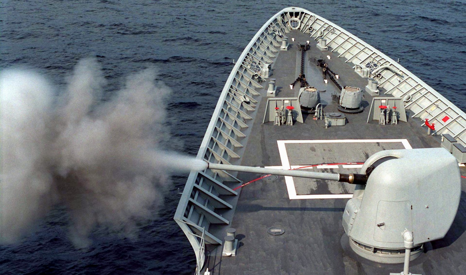 USS Lake Champlain (CG-57). Рекрутеры ВМС США. Сержант башенного орудия ВМС США. Pacific 145.